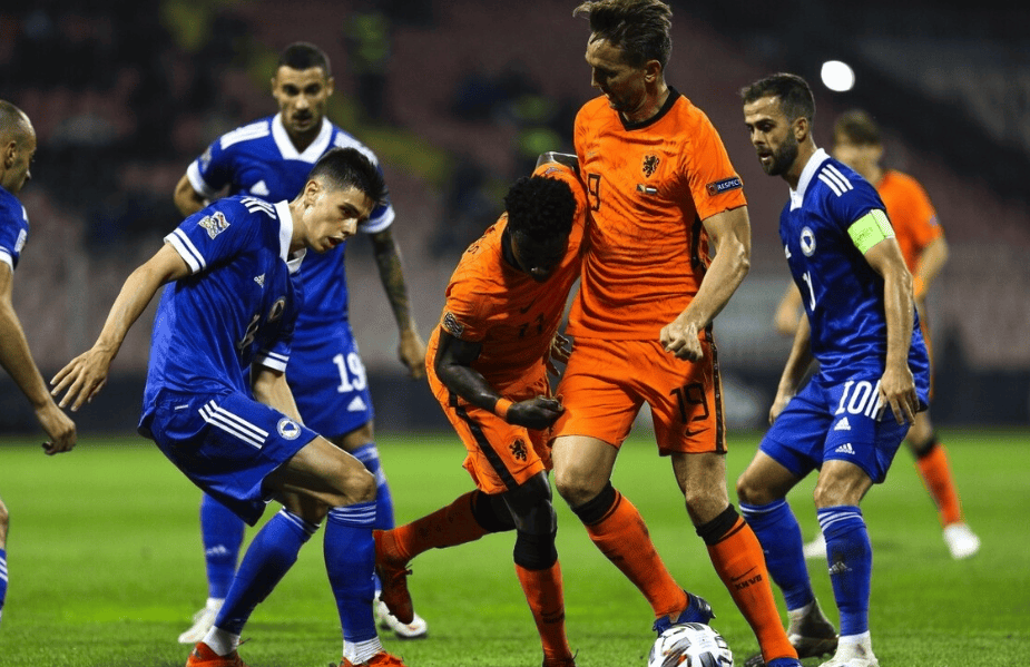 雷速官网-荷兰队在欧国联比赛中连克对手-第2张图片-雷速官网
