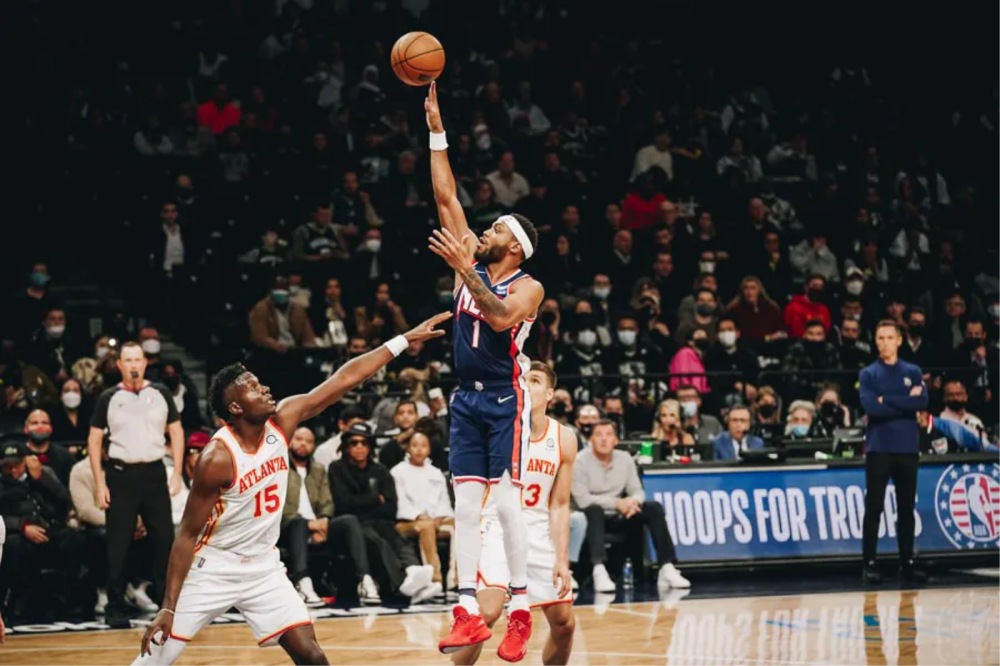 雷速官网-斯蒂夫·布鲁斯踢得精彩，赢得喝彩-第2张图片-雷速官网