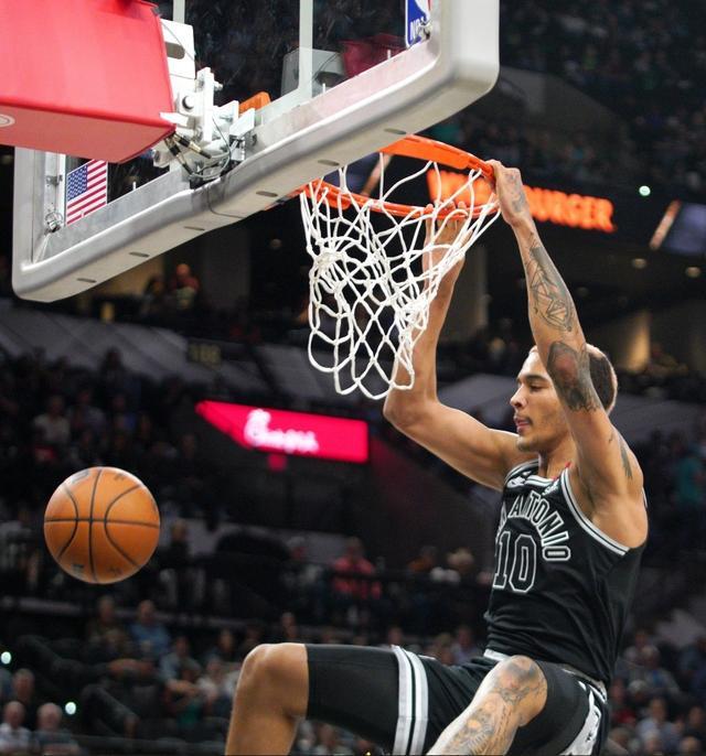 雷速官网-亚历山大·梅尔滕斯门兴格拉德巴赫的射手-第1张图片-雷速官网