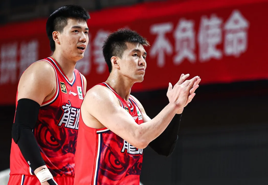 雷速官网下载-广州男篮主场获胜，制胜上海队-第1张图片-雷速官网