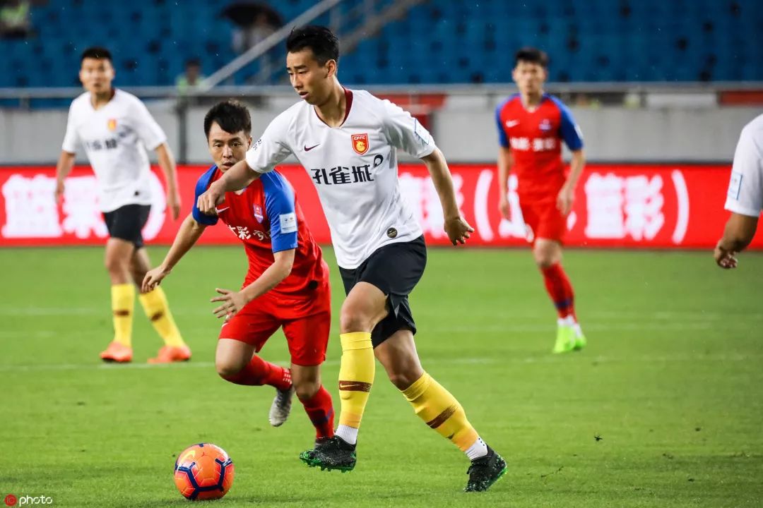 雷速直播-重庆战平华夏：重庆队与河北华夏幸福队踢平，积分持平-第1张图片-雷速官网