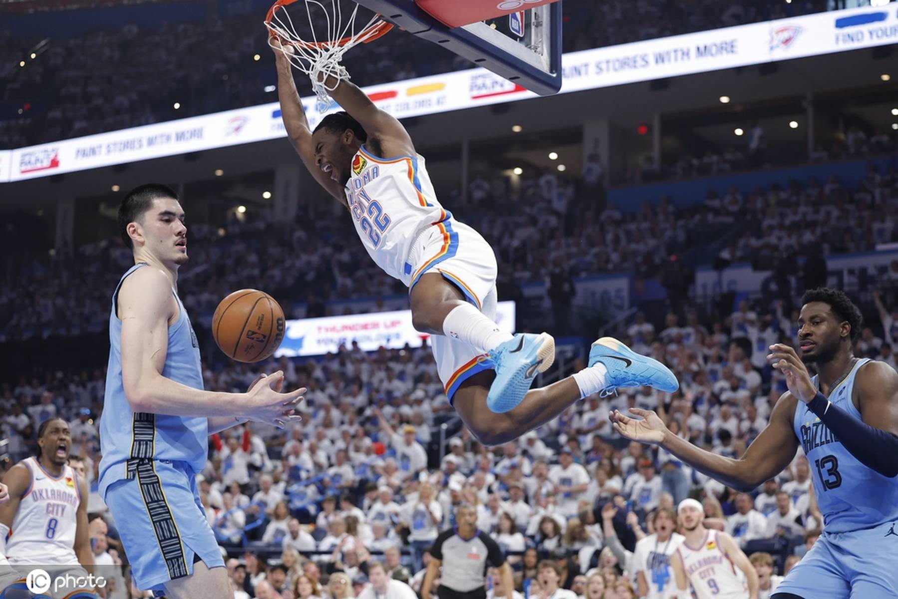 雷速-灰熊主场险胜,莫兰特上演全队最高25分表演-第2张图片-雷速官网 雷速-灰熊主场险胜,莫兰特上演全队最高25分表演-第2张图片-雷速官网