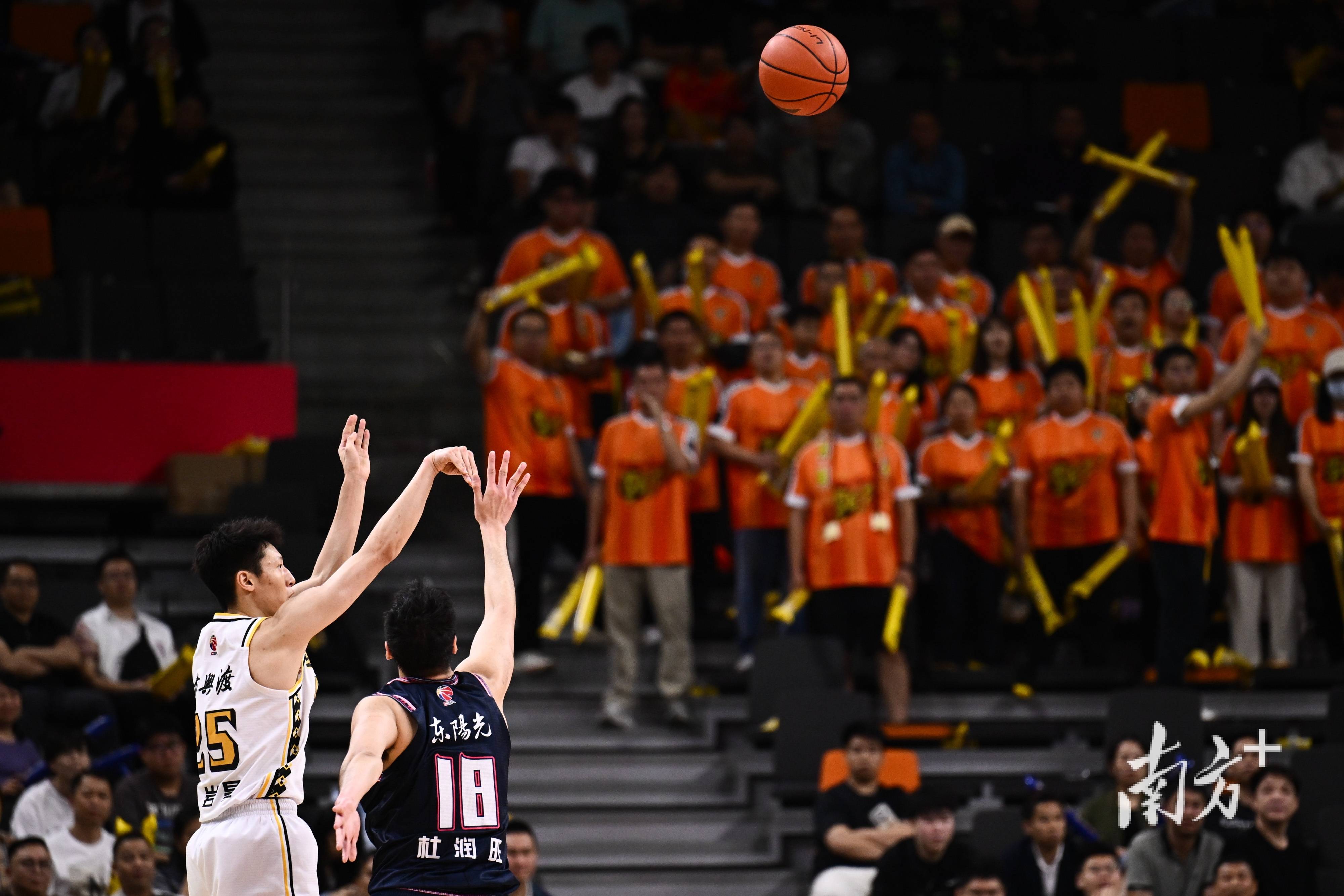 雷速官网-比赛过程惊险刺激，现场掌声如潮涌-第2张图片-雷速官网