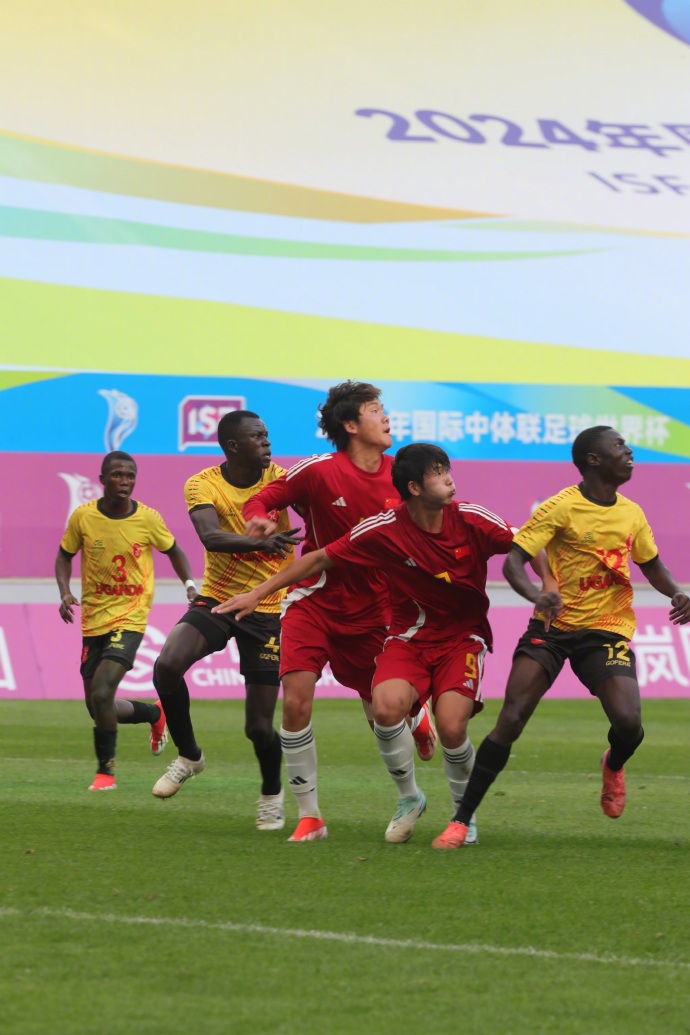 雷速-紧张激烈！国内足球强队对决-第1张图片-雷速官网