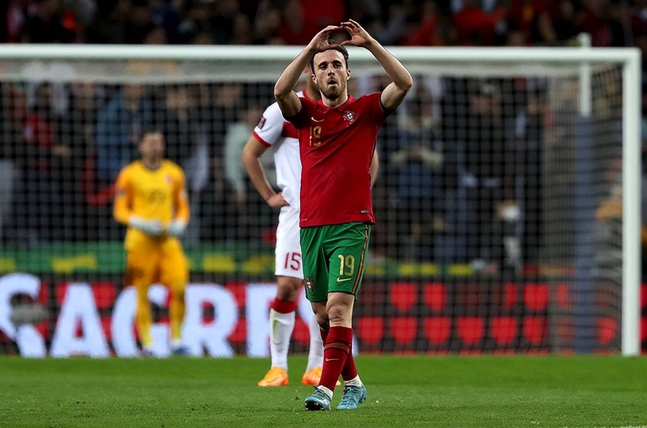 雷速官网-欧国联比赛：球员拼尽全力，目标胜利唾手可得-第2张图片-雷速官网