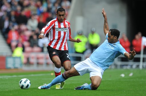 雷速官网-桑德兰前锋多次铲球,受伤下场-第2张图片-雷速官网 雷速官网-桑德兰前锋多次铲球,受伤下场-第2张图片-雷速官网