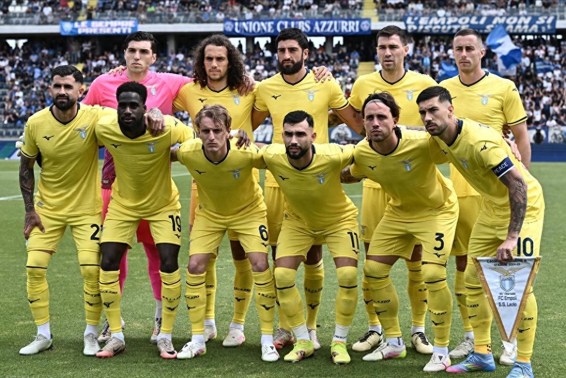 雷速官网下载-恩波利客场大胜，球员庆祝胜利-第1张图片-雷速官网