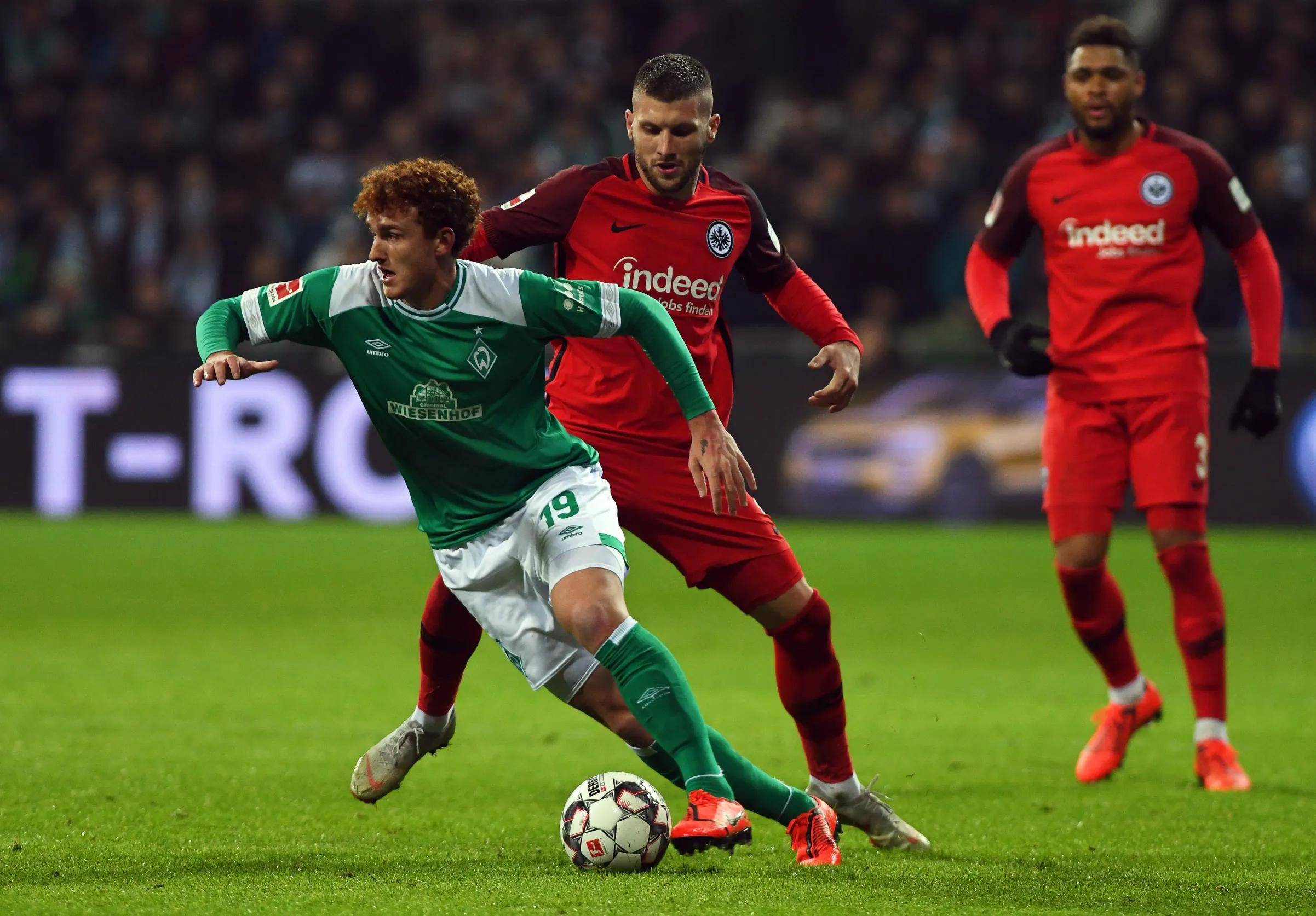 雷速-阿贾克斯惊险战胜巴萨，晋级四强-第1张图片-雷速官网