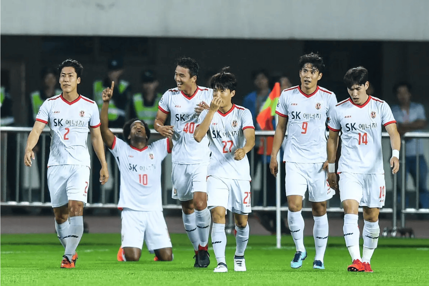 雷速官网下载-热门足球赛事引人瞩目,球员技艺娴熟-第1张图片-雷速官网 雷速官网下载-热门足球赛事引人瞩目,球员技艺娴熟-第1张图片-雷速官网