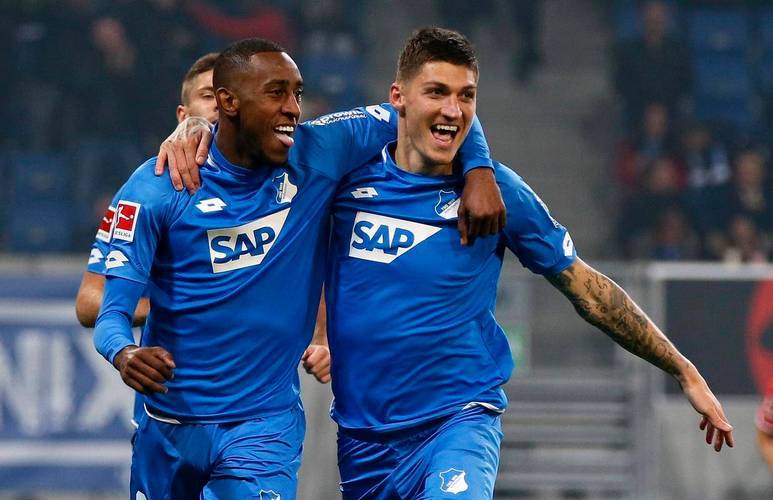 雷速官网-沃尔夫斯堡球员合力战胜强劲对手-第1张图片-雷速官网