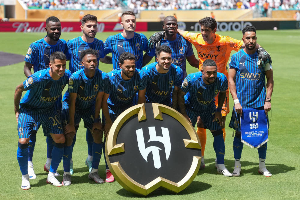 雷速官网-足球世界焦点，精彩战局面临变数-第1张图片-雷速官网