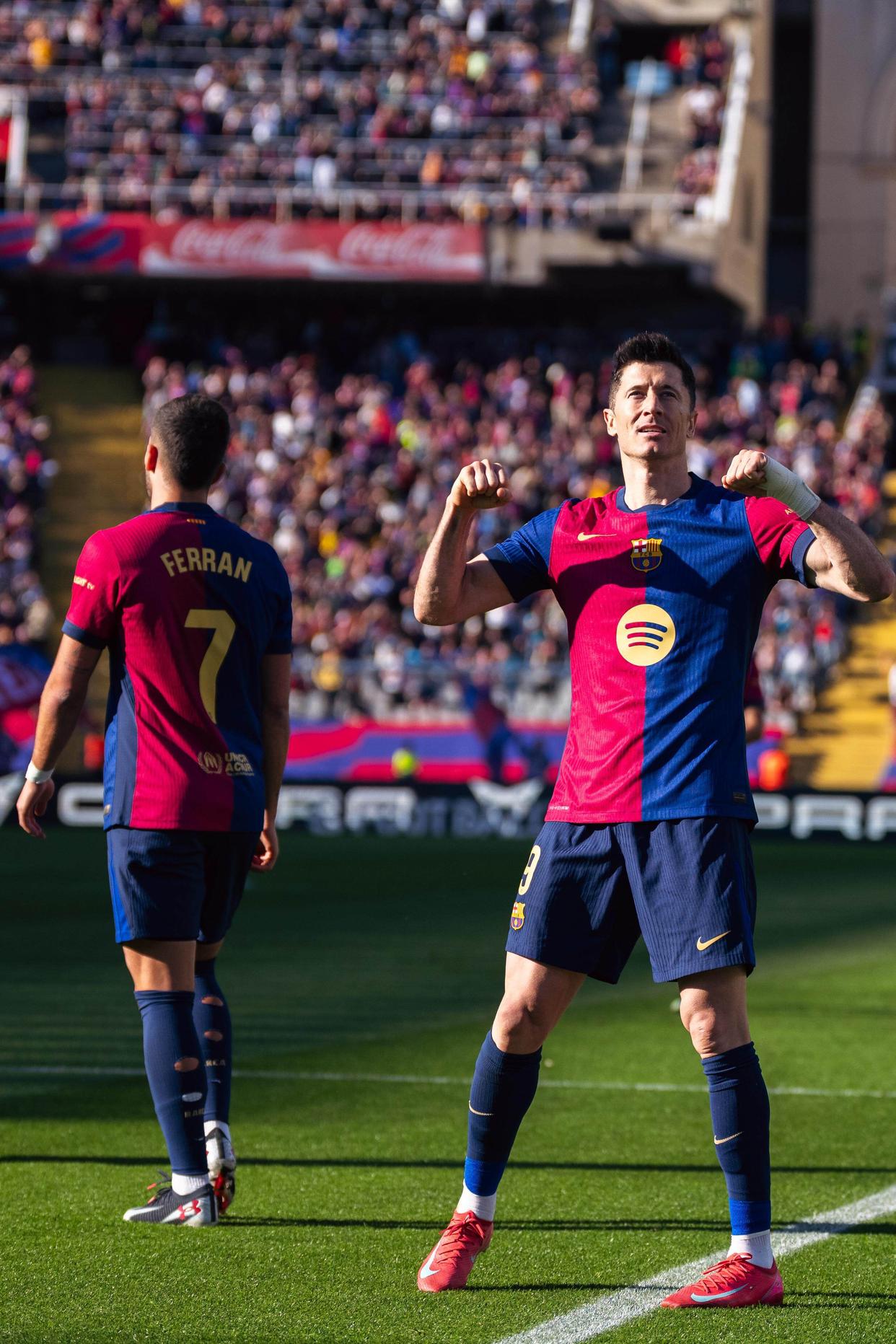 雷速直播-莱万突破单赛季进球纪录，巴萨止步八强-第2张图片-雷速官网