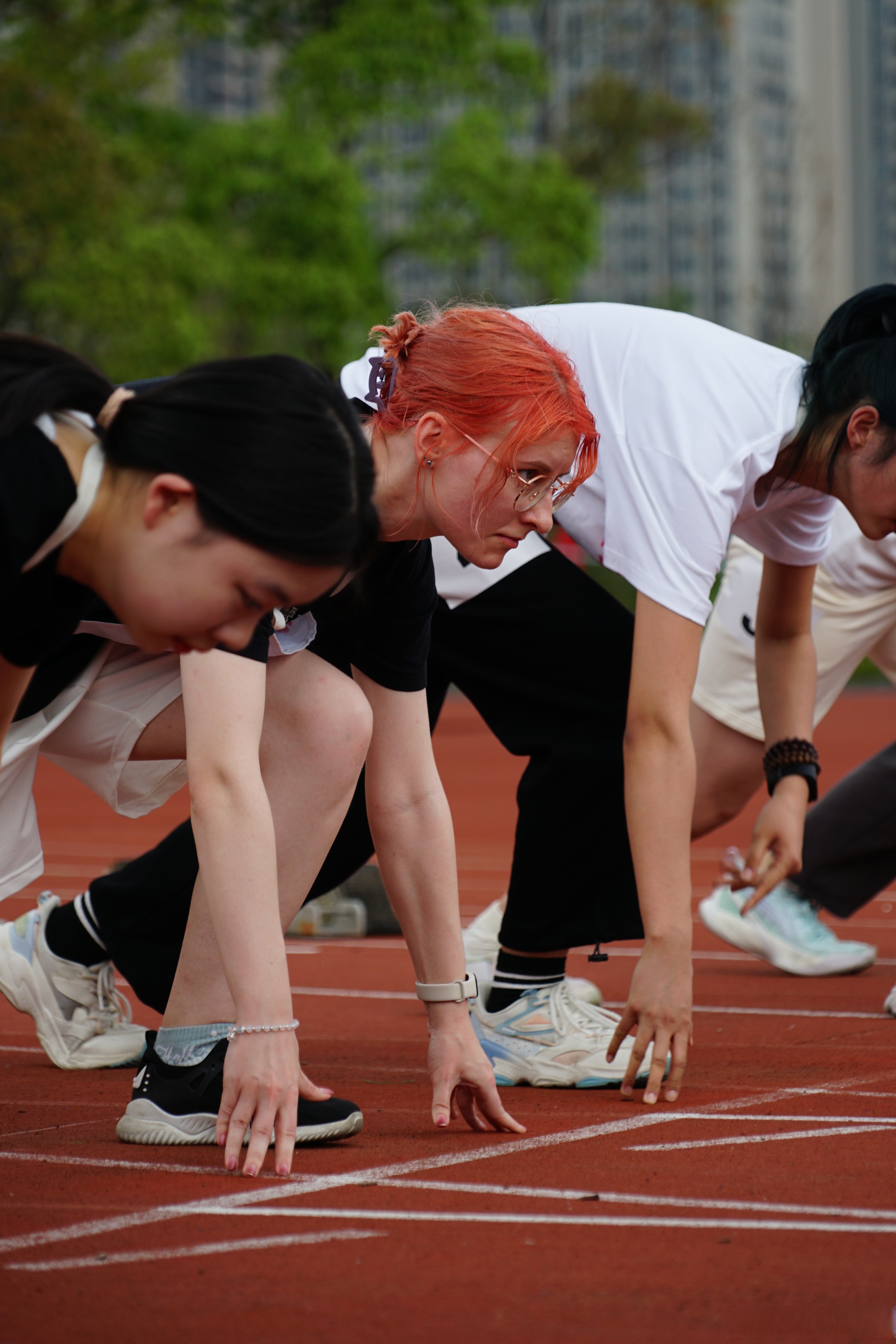雷速官网-运动员全力以赴向着目标前进-第1张图片-雷速官网