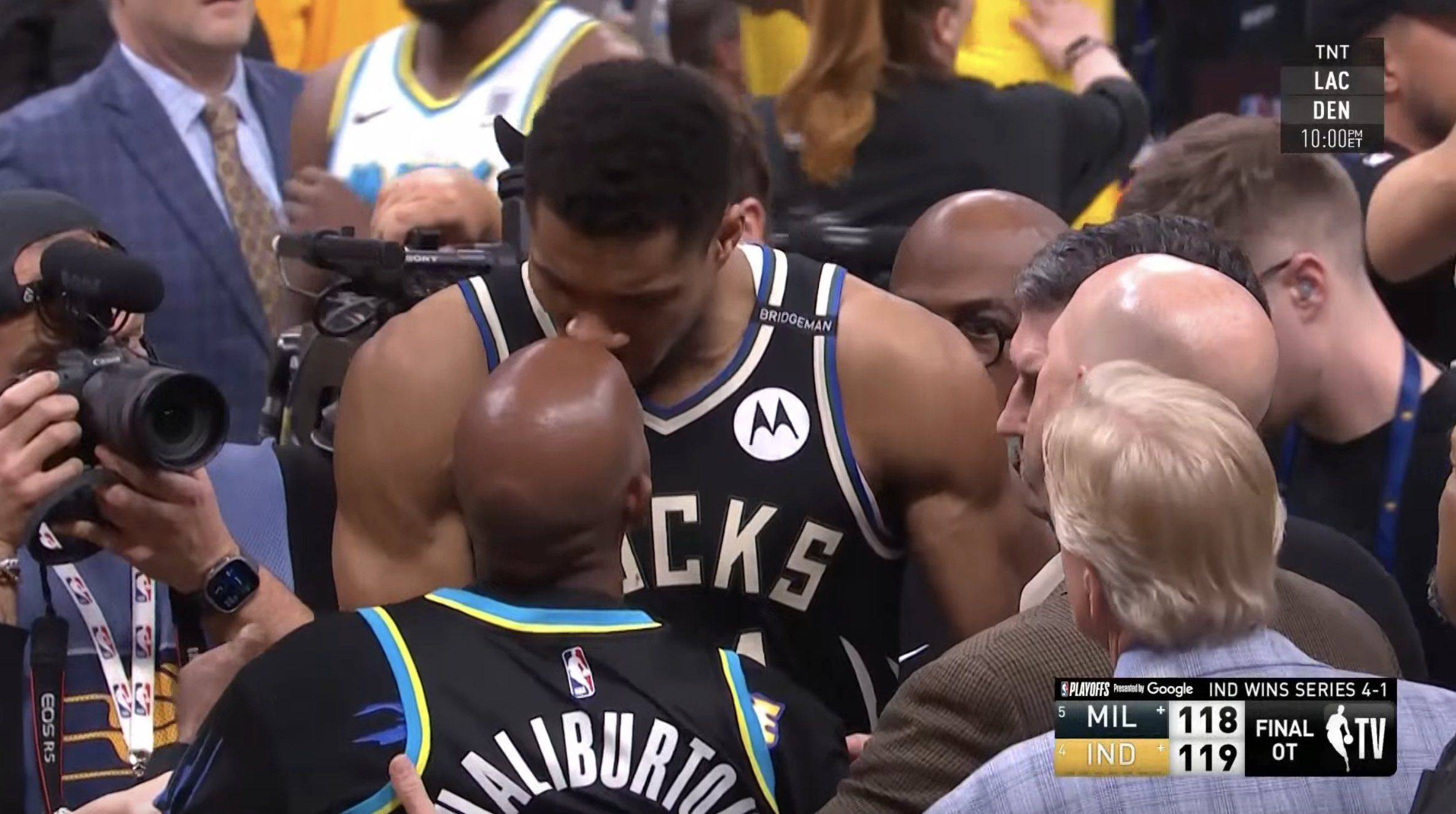 雷速官网-雄鹿主场大胜，字母哥32分刷新赛季纪录-第2张图片-雷速官网