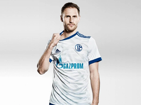 雷速直播-沙尔克04客场逆转成功，德甲冲顶希望-第2张图片-雷速官网