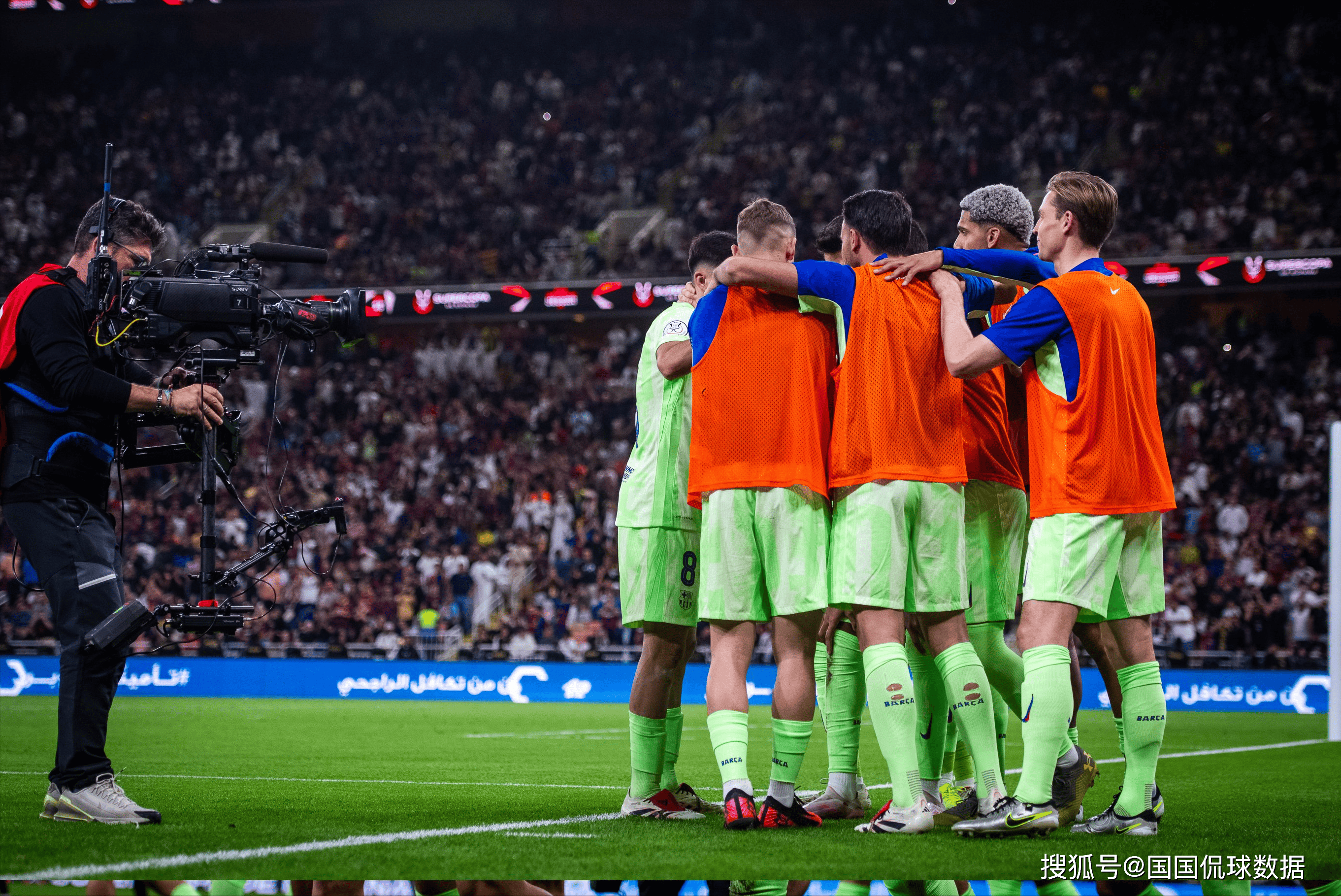 雷速直播-足球比赛成为关注焦点，球迷热情高涨-第2张图片-雷速官网