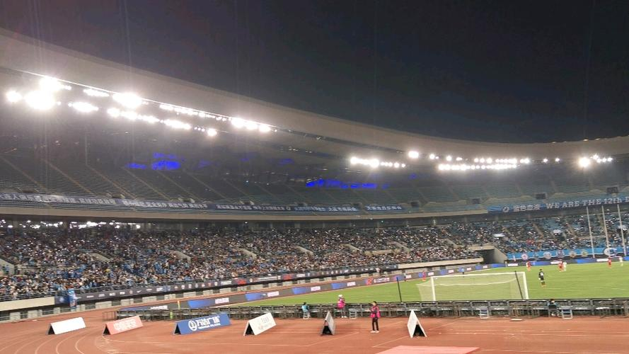 雷速官网-大连一方球迷狂欢,球队雄起士气高昂-第2张图片-雷速官网 雷速官网-大连一方球迷狂欢,球队雄起士气高昂-第2张图片-雷速官网