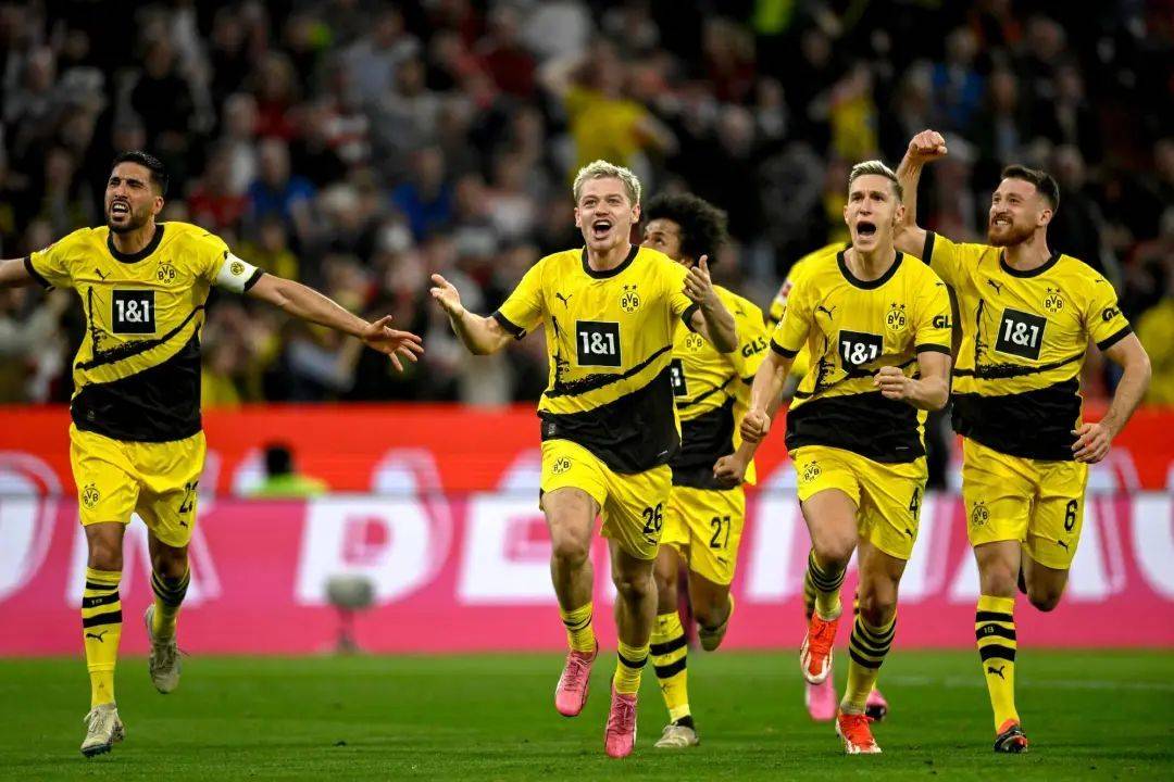 雷速官网下载-拜仁慕尼黑主场大胜对手积分榜领跑-第1张图片-雷速官网