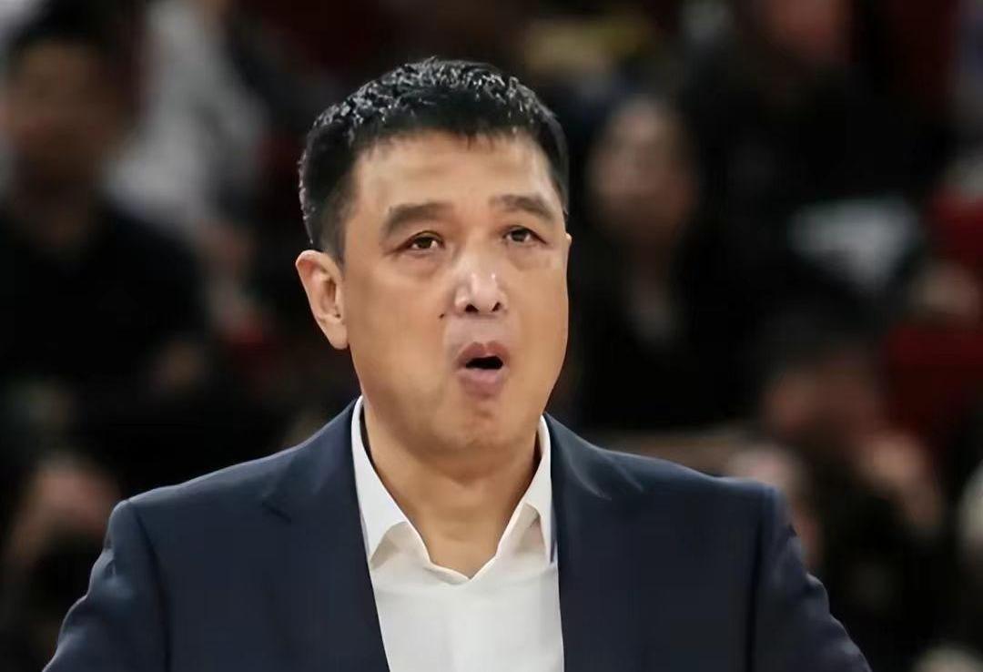 雷速直播-法兰克福球迷驻售货车边支持球队，赛季夏一个民间球迷难-第2张图片-雷速官网