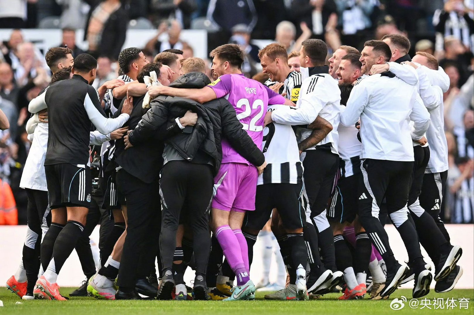 雷速直播-欧冠决赛突发暴雨，主场球迷欢呼雨中观战-第1张图片-雷速官网