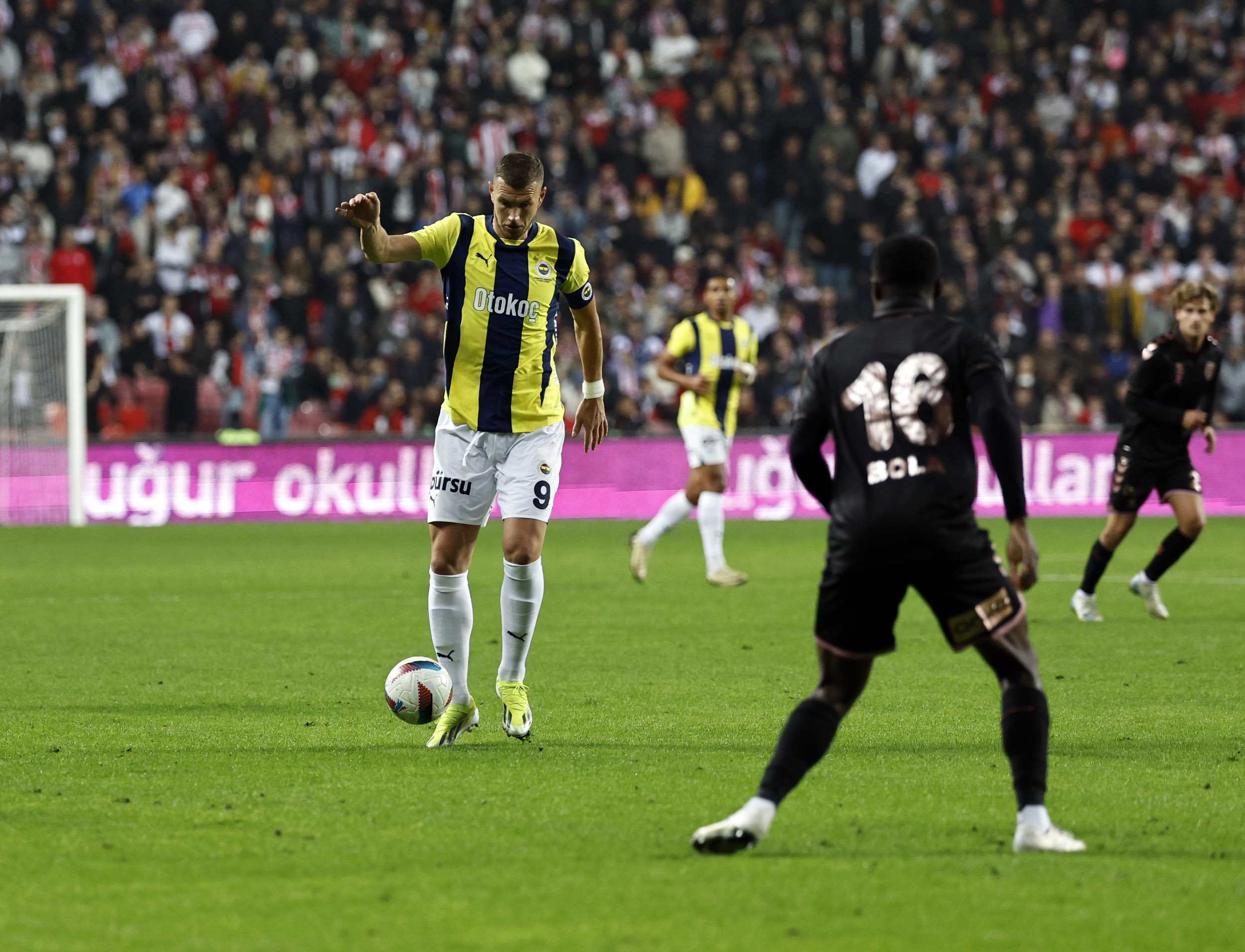 雷速官网-阿贾克斯客场战平波尔图，小组领跑之路-第2张图片-雷速官网