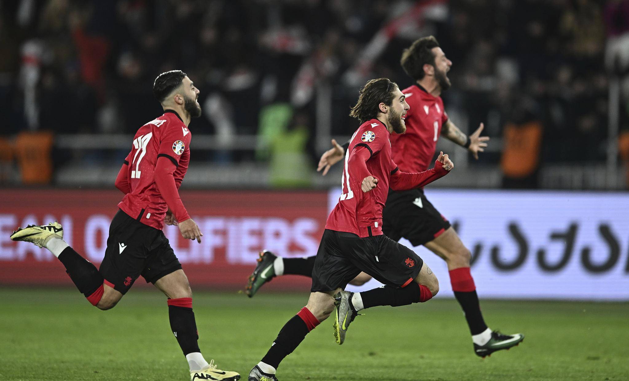 雷速官网-欧洲杯预选赛完成逆袭！球队实力大增-第1张图片-雷速官网