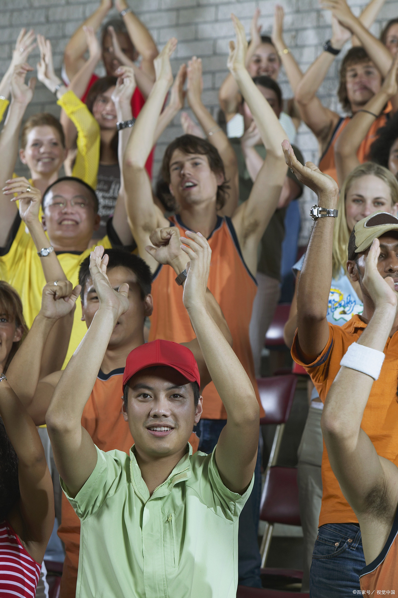 雷速官网下载-红红火火！球队的风采在赛场上绽放-第2张图片-雷速官网