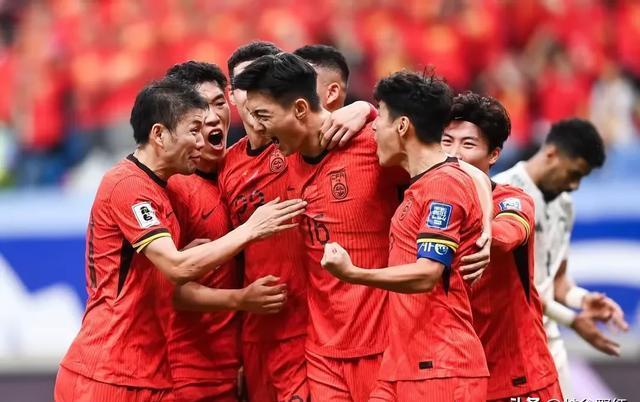 雷速官网-各大球队争夺最终胜利，球迷热情高涨-第2张图片-雷速官网