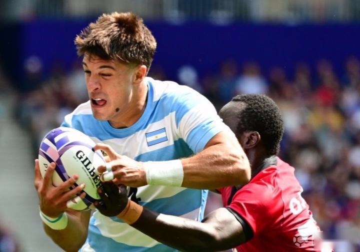 雷速官网-阿根廷运动员在橄榄球比赛中展现出色体能-第1张图片-雷速官网