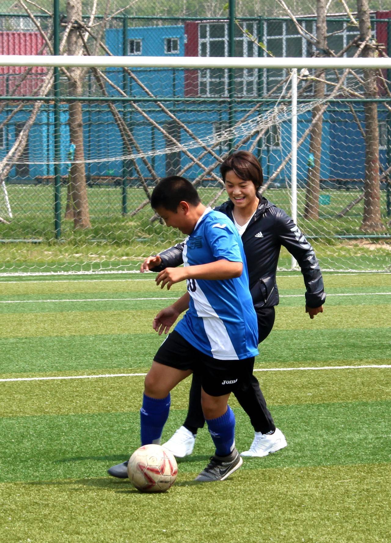 雷速直播-格莱美阿雅克肖队员全力踢球备战下赛季-第1张图片-雷速官网