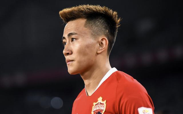 雷速直播-格莱美阿雅克肖队员全力踢球备战下赛季-第2张图片-雷速官网