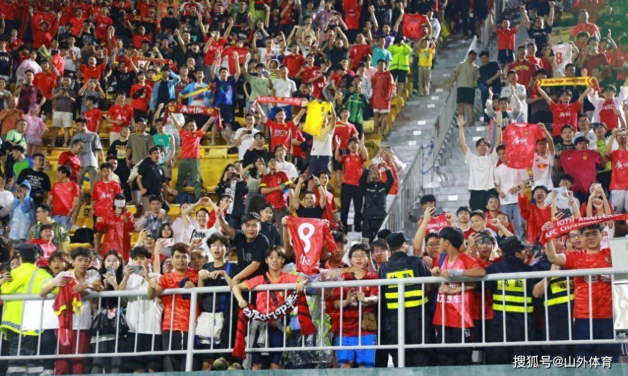 雷速直播-广州恒大主场击败对手，晋级16强-第2张图片-雷速官网