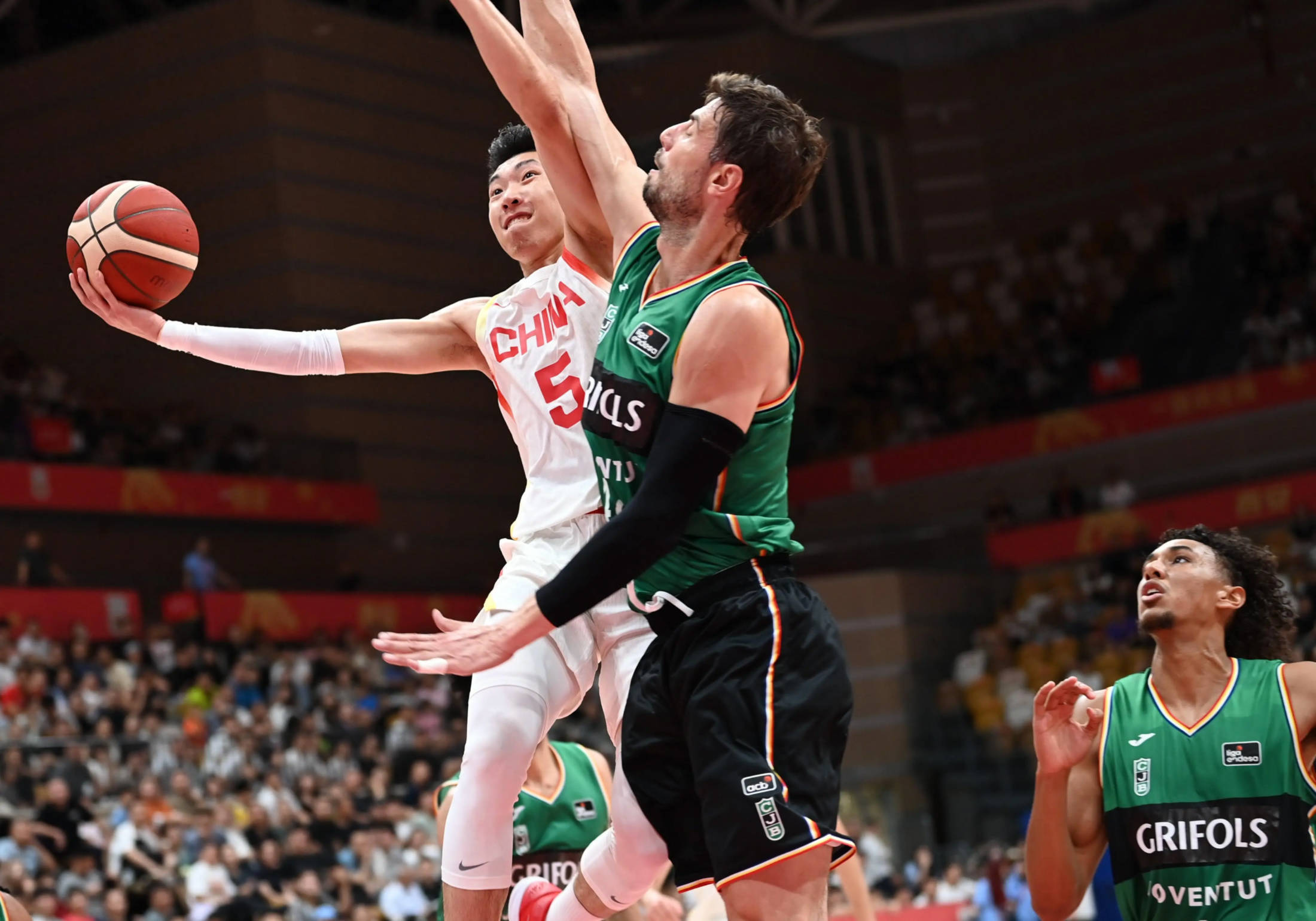 雷速官网下载-老将球员发挥稳定，对球队贡献突出-第1张图片-雷速官网