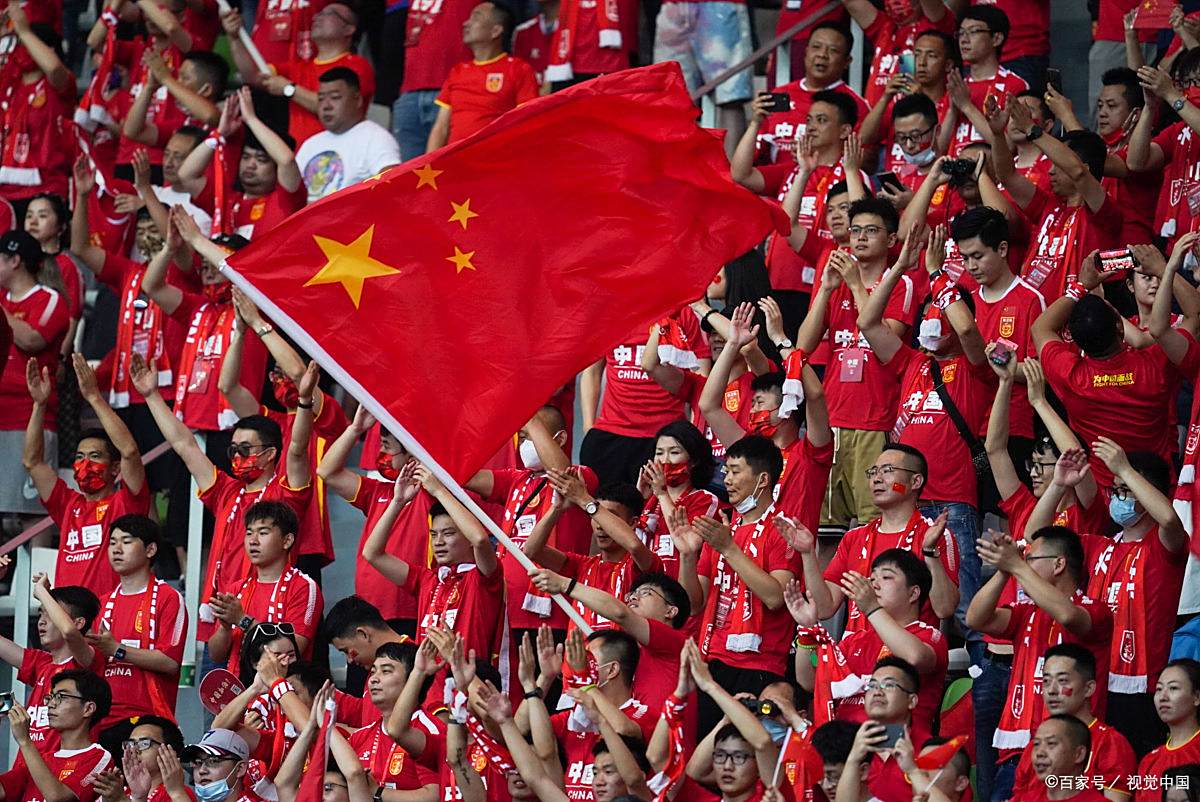 雷速官网下载-挑战无畏：中国足球队在比赛中勇往直前-第1张图片-雷速官网