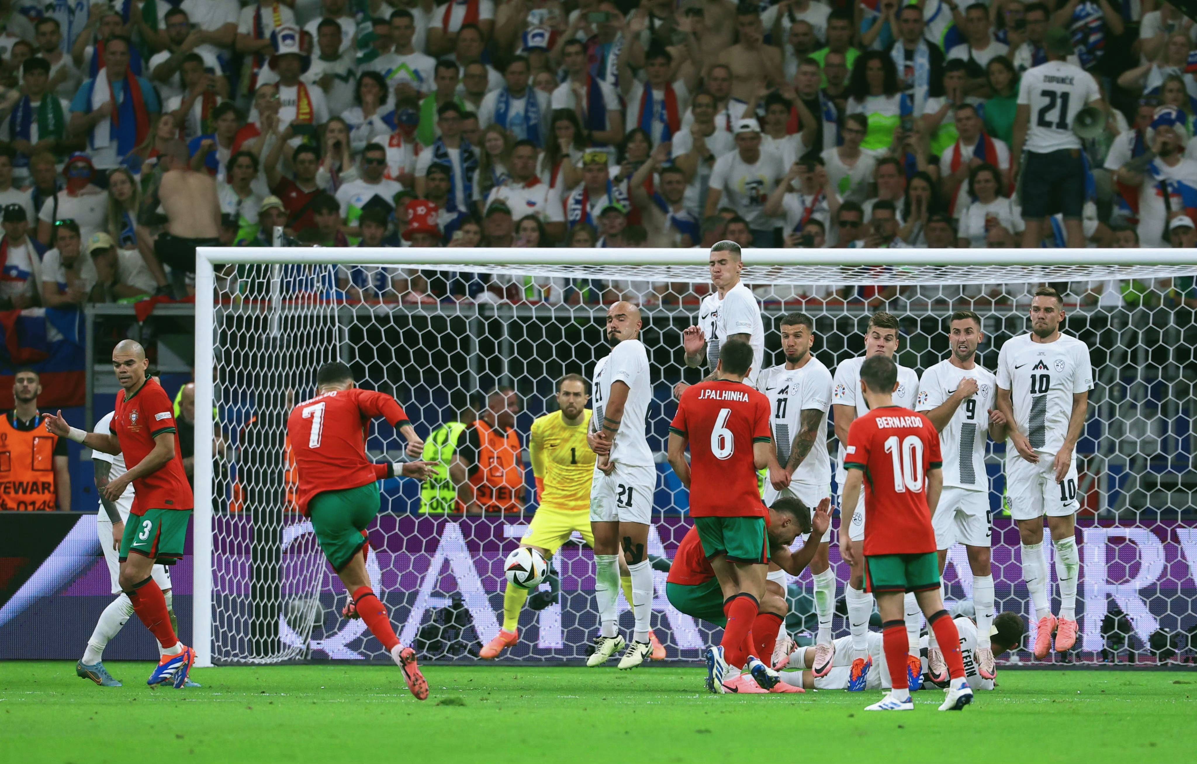 雷速官网下载-葡萄牙队遭遇挑战,奋力对抗法国队-第2张图片-雷速官网 雷速官网下载-葡萄牙队遭遇挑战,奋力对抗法国队-第2张图片-雷速官网