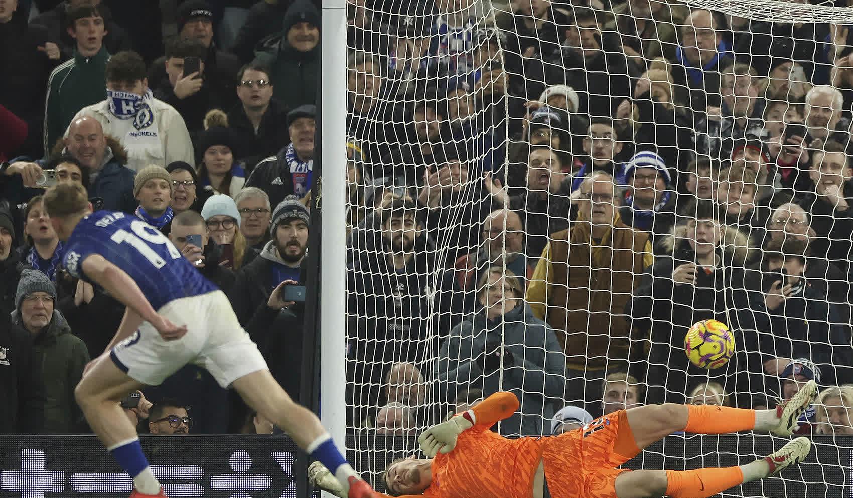 雷速官网-西班牙英格兰悬念大战，伊斯科犀利射门-第2张图片-雷速官网