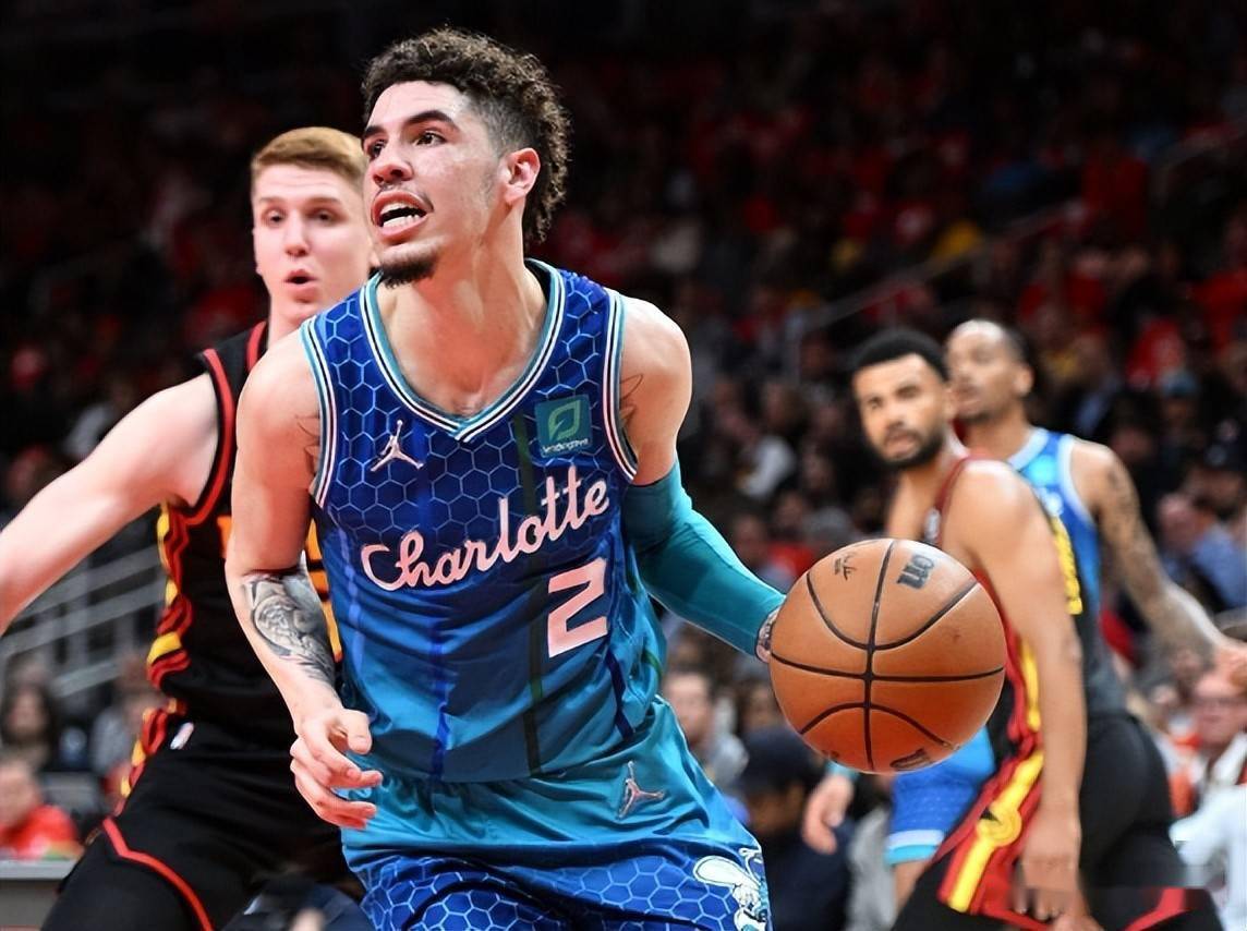 雷速官网下载-里昂客场硬仗不畏劣势，实现绝地反击-第1张图片-雷速官网