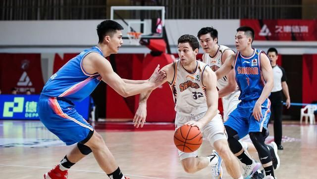 雷速-上海男篮客场胜山东队，积分榜继续领跑-第1张图片-雷速官网