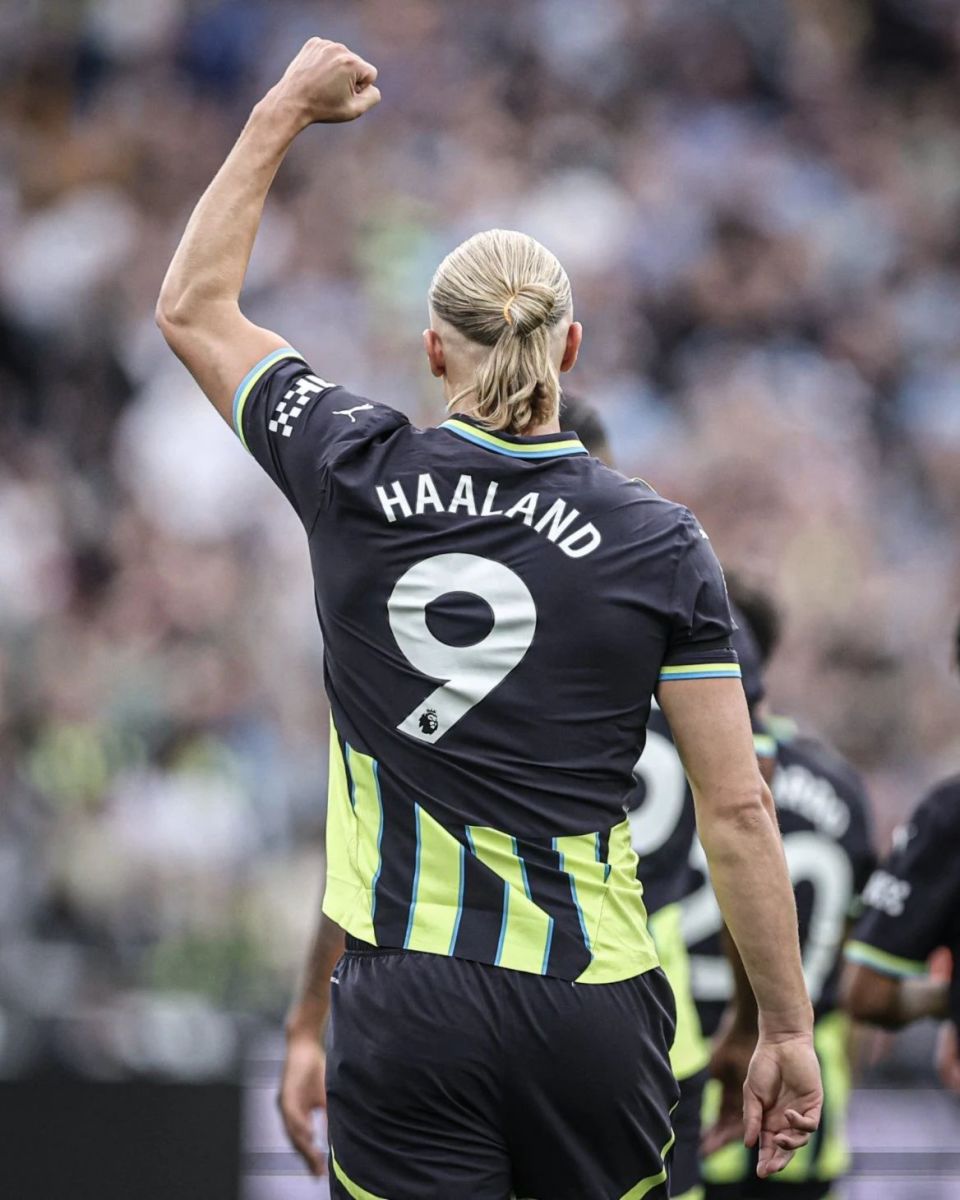 雷速官网-英超前锋独造帽子戏法震撼世界-第2张图片-雷速官网